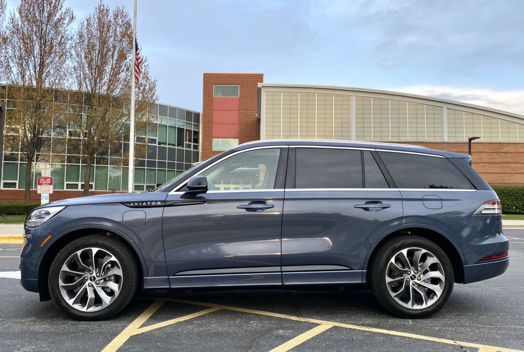Review update: 2021 Lincoln Aviator Grand Touring charges up luxury SUV hill
