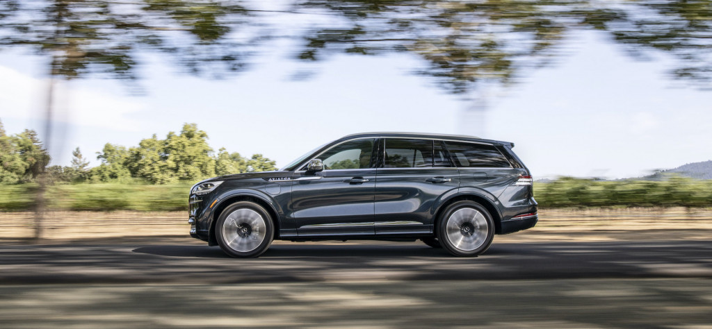 2021 Lincoln Aviator overview, Cadillac CT5-V revisited, Rivian R1T close-up look: What's New @ The Car Connection lead image