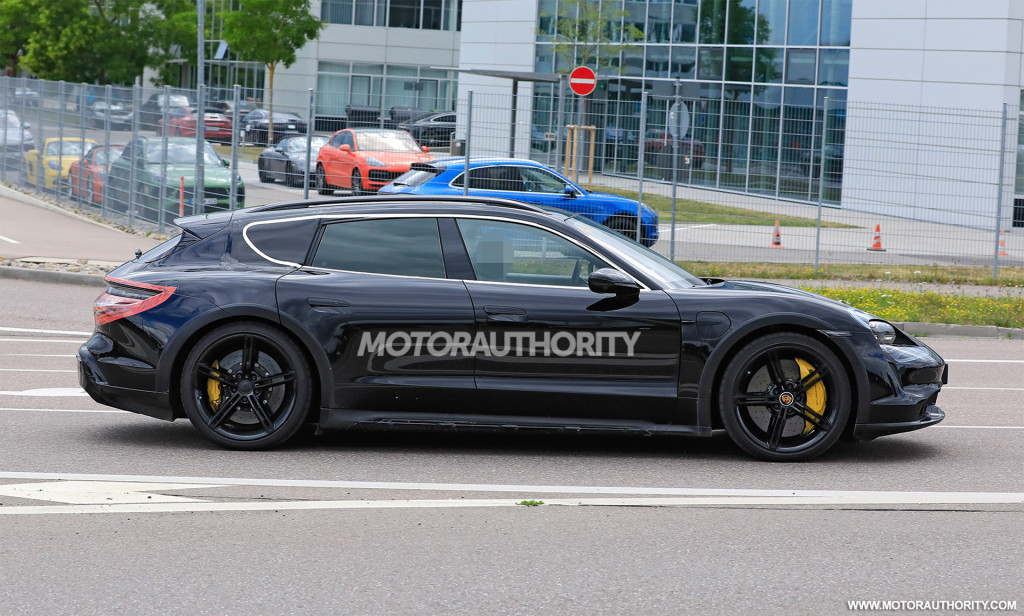 2021 Porsche Taycan Cross Turismo spy shots - Photo credit: S. Baldauf/SB-Medien