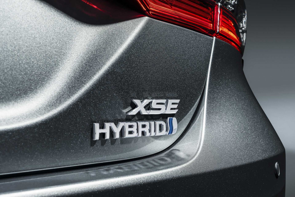 Toyota Camry Hybrid XSE 2021