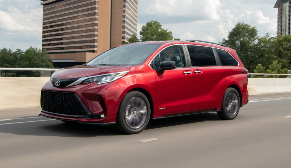 2021 Toyota Sienna priced and driven, 2020 GLS 580 tested: What's New @ The Car Connection lead image