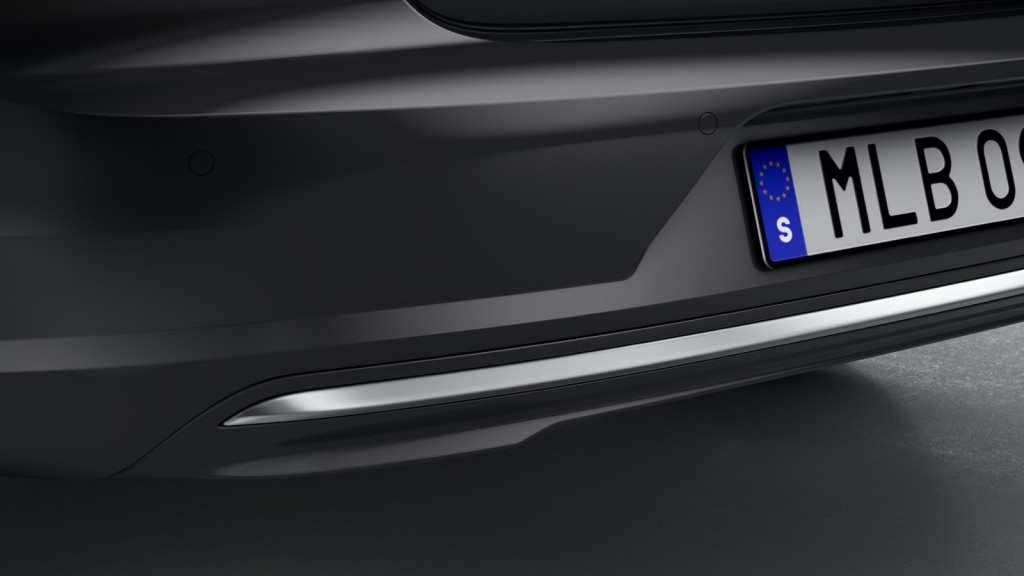 2021 Volvo S90 (concealed exhaust tips)