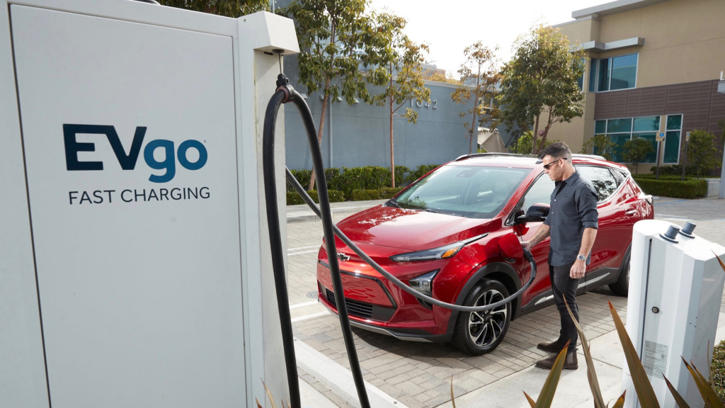 2022 Chevrolet Bolt EUV at EVgo . fast charging station