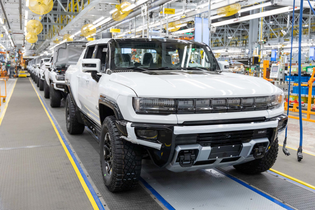 Pra-produksi EV GMC Hummer 2022 di pabrik Factory Zero di Detroit, Michigan
