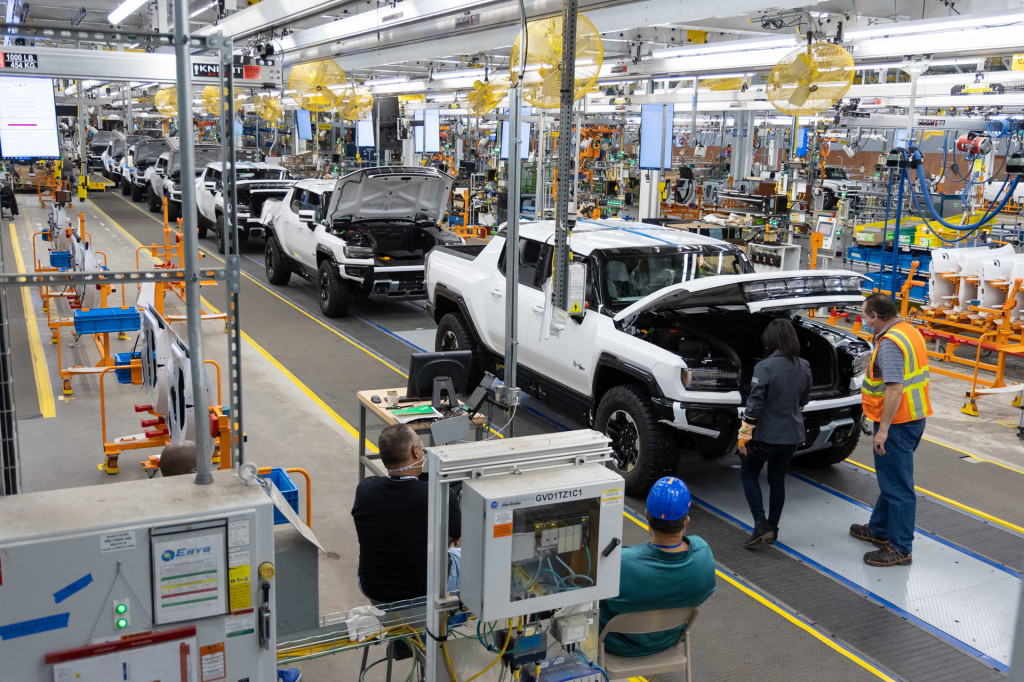 Detroit, Michigan'daki Factory Zero fabrikasında 2022 GMC Hummer EV ön üretim