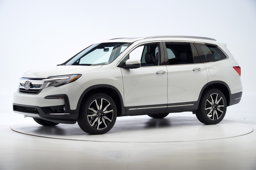 IIHS Most family SUVs fail to protect rear passengers in a crash