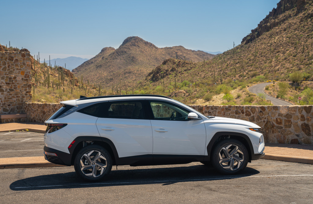 2022 Hyundai Tucson Hybrid vs. Toyota RAV4 Hybrid Compare Crossover