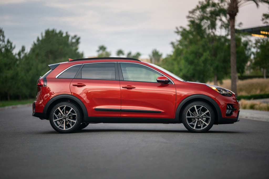 voorspelling De lucht Schaap New and Used Kia Niro: Prices, Photos, Reviews, Specs - The Car Connection