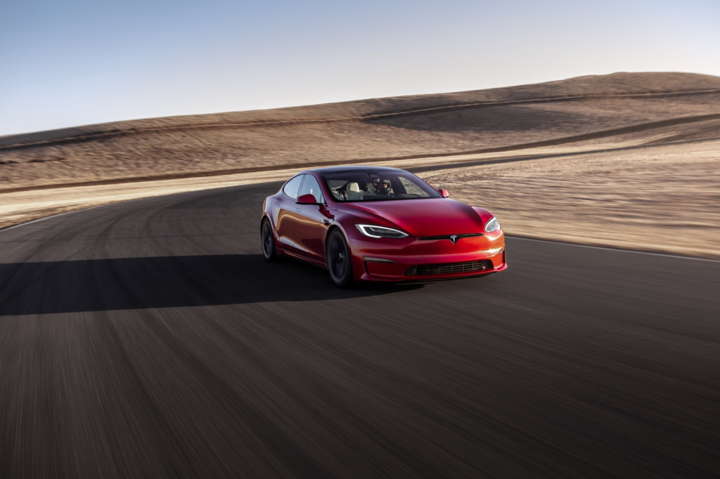 2022 Tesla Model S pläd