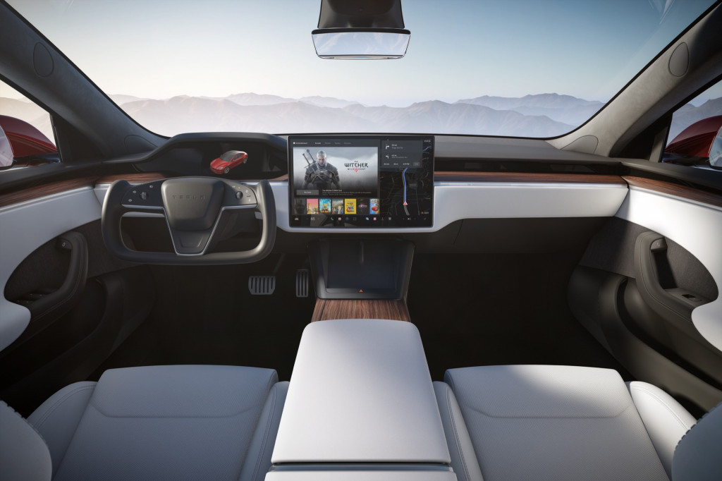 2022 Tesla Model S Kotak-kotak