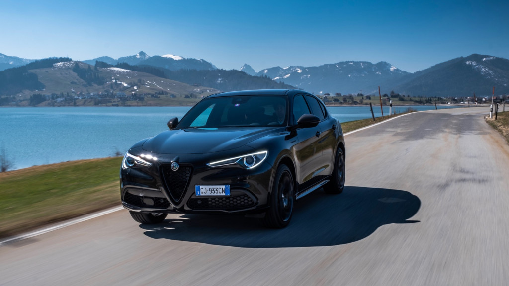 2023 Alfa Romeo Stelvio Estrema