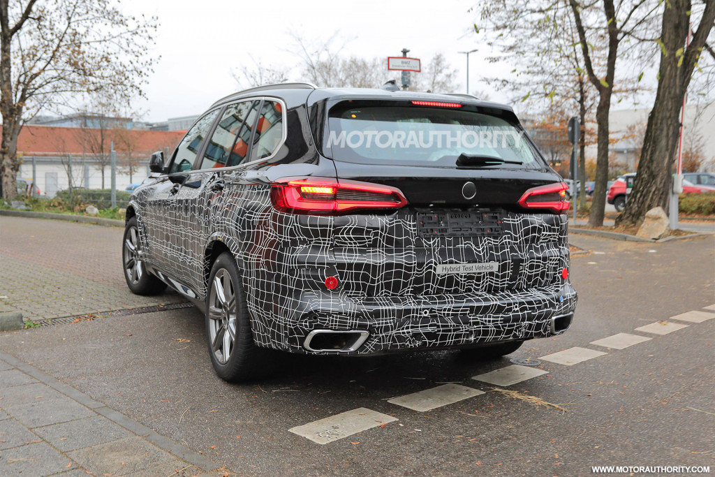 2023 BMW X5 facelift spy shots - Photo credit: S. Baldauf/SB-Medien