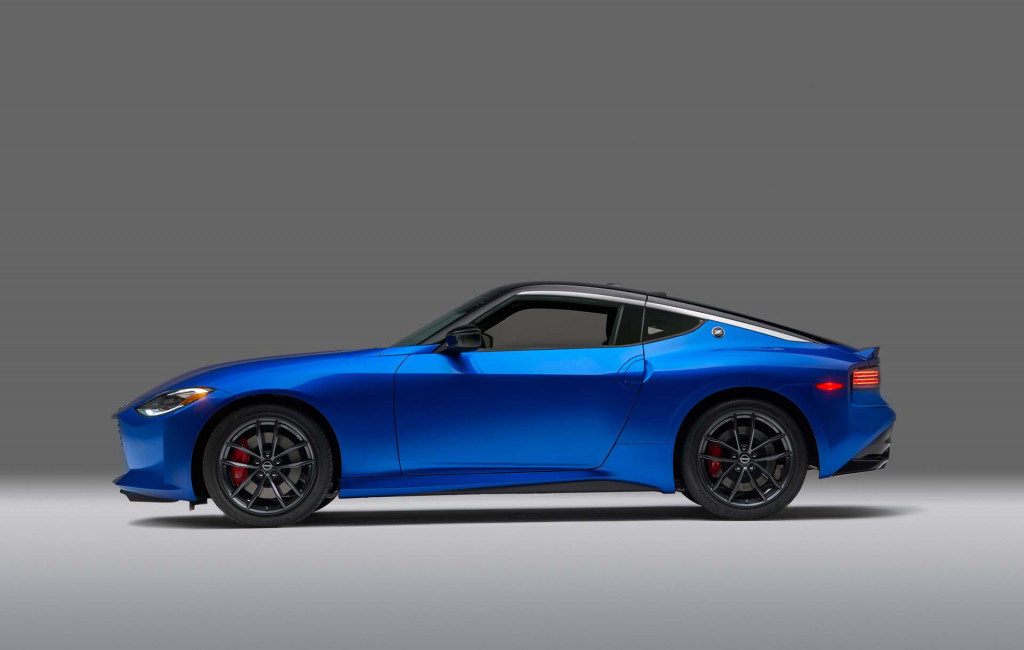  Nissan Z llega con hp, estilo retro, interiores opcionales en azul o rojo