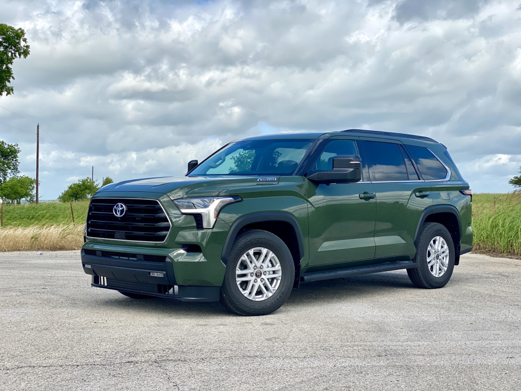 2023 Toyota Sequoia hybrid outlasts SUV rivals with 22 mpg lead image