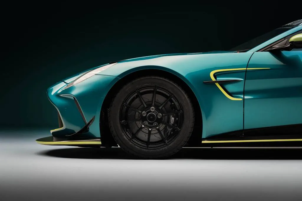 2024 Aston Martin Vantage GT4 race car