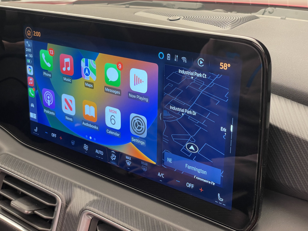 2024 Ford Mustang Apple CarPlay integration
