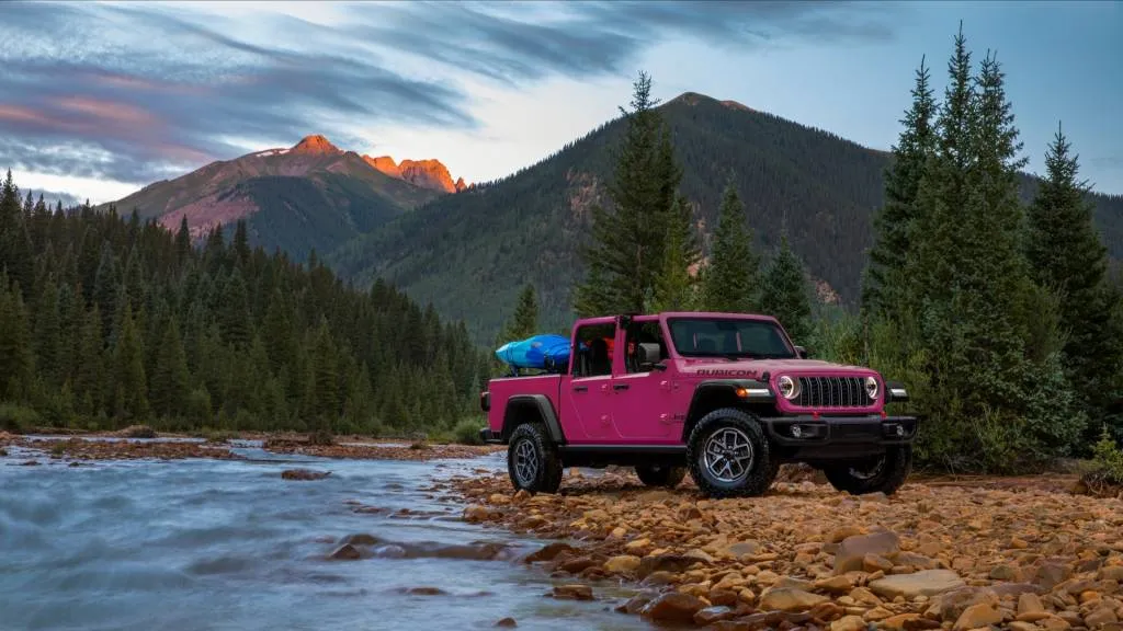 Jeep Gladiator 2024 Tuscadero pink