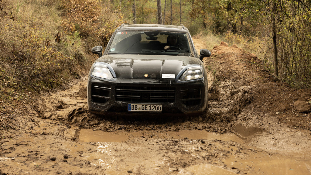 2024 Porsche Cayenne prototype