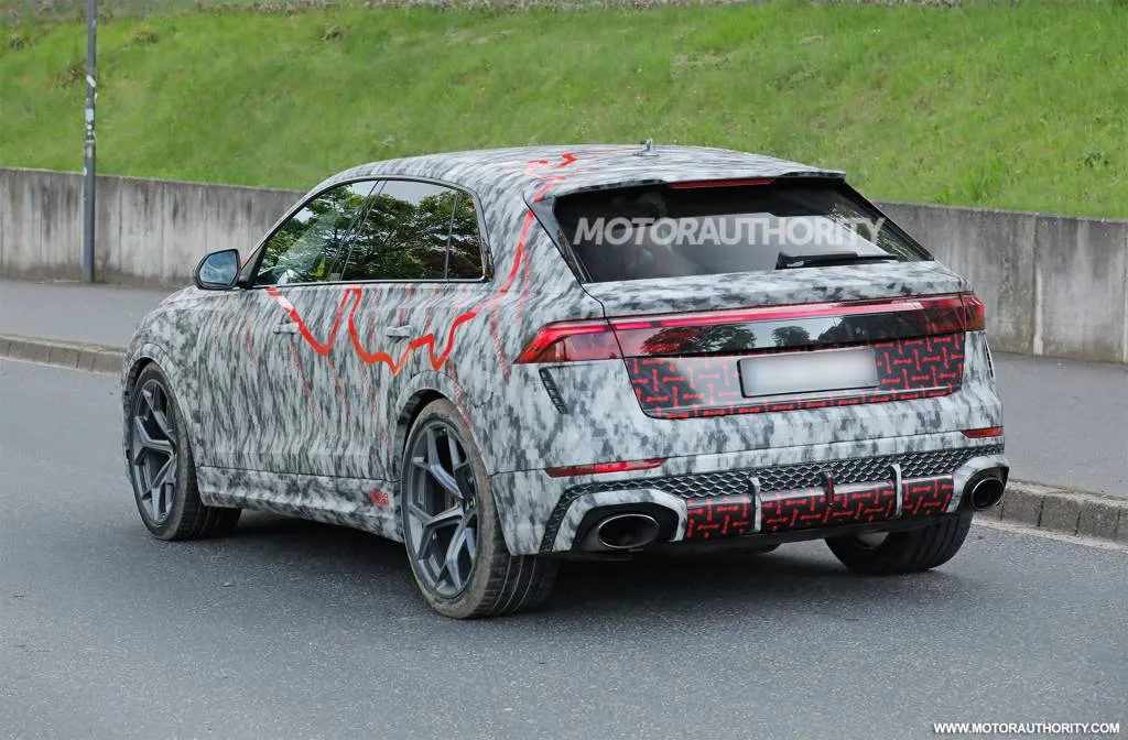 2025 Audi RS Q8 facelift spy shots - Photo credit: Baldauf