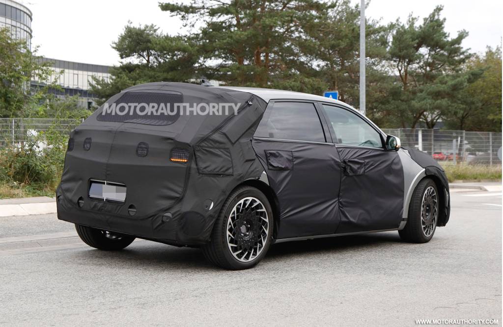 2025 Hyundai Ioniq 5 facelift spy shots - Photo credit: Baldauf