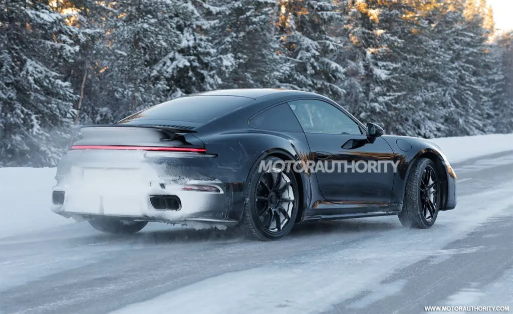 2025 Porsche 911 Turbo facelift spy shots - Photo credit: Baldauf