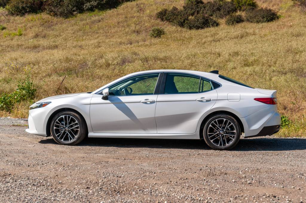 2025 Toyota Camry headlines this week's new car reviews - Vimarsana News