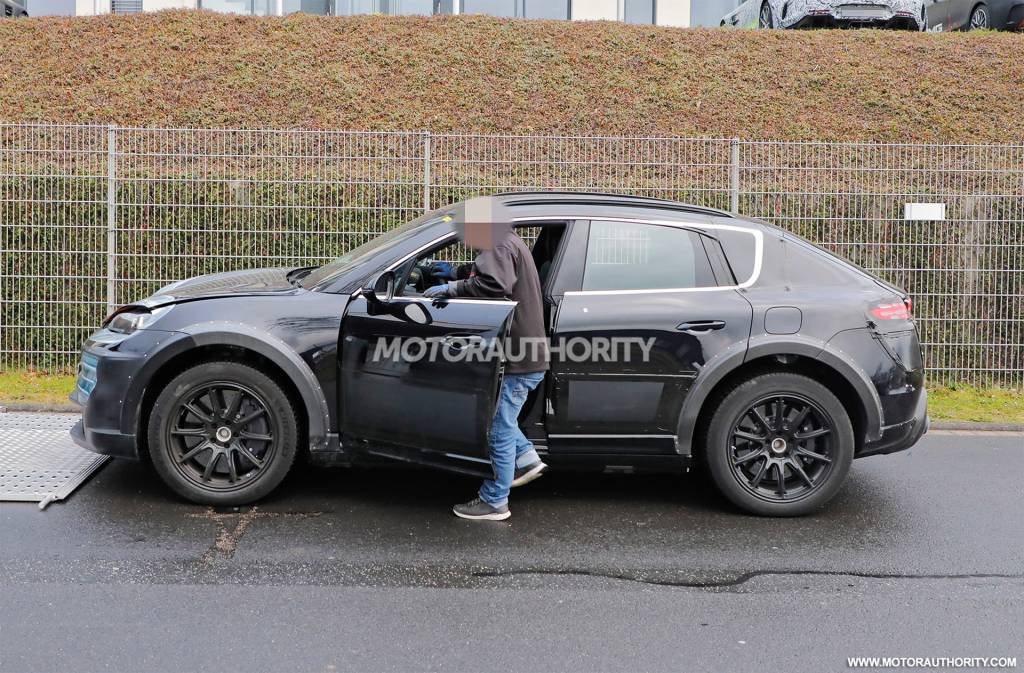 2027 porsche cayenne ev test mule spy shots  photo credit baldauf 100890714 l - Auto Recent