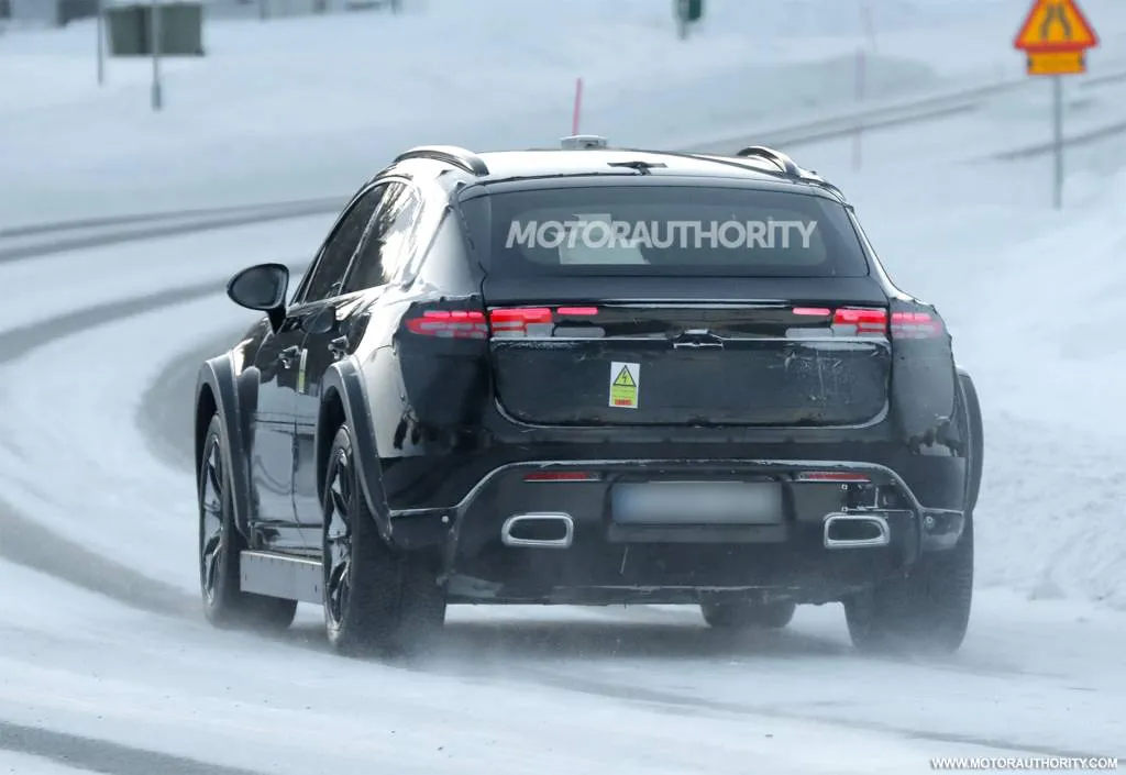 2027 Porsche Cayenne EV test mule spy shots - Photo credit: Baldauf