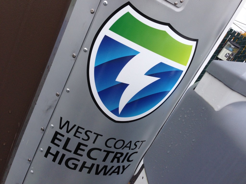Cargador rápido de CC AeroVironment, parte de la autopista eléctrica de la costa oeste - Centralia, WA