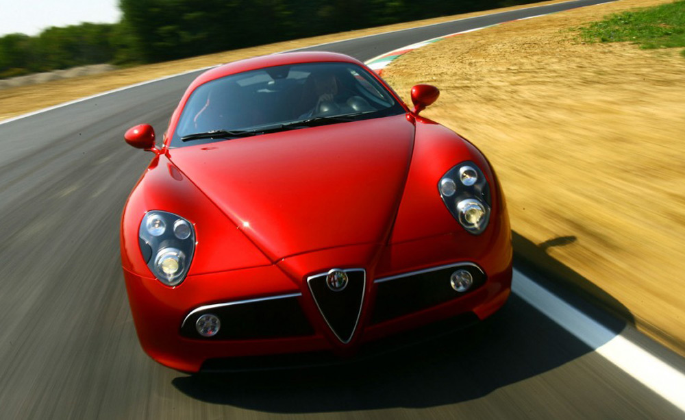 Alfa Romeo 8c белая