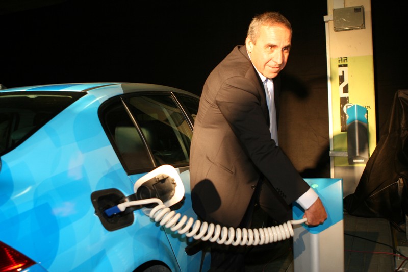 Is Better Place's Shai Agassi Fudging the Math On Cost of Driving Electric? lead image