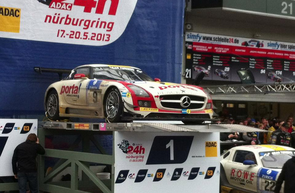 Mercedes Benz SLS AMG GT3 Noir Falcon gagnants Nurburgring 2013 1-18 New in Box 