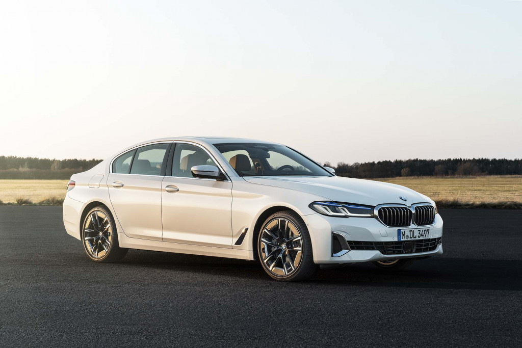 2021 BMW 5-Series unveiled, 2021 E-Class coupe refreshed, 2021 BMW 530e PHEV review: What's New @ The Car Connection lead image
