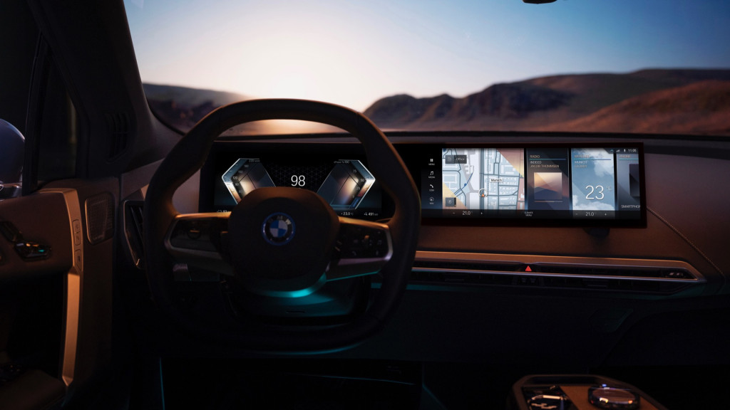BMW iDrive 8 aggiunge schermi di grandi dimensioni, interruttore digitale e climatizzatore basato sui dati