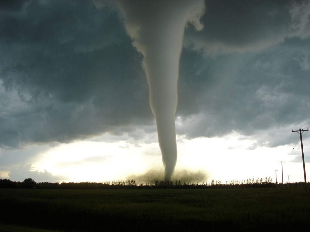 Category F5 tornado in Manitoba, Canada, 2007 (photo byJustin Hobson)