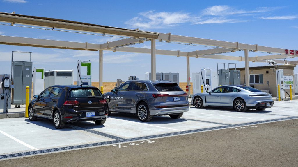 Volkswagen Arizona Proving Grounds'taki şarj istasyonları
