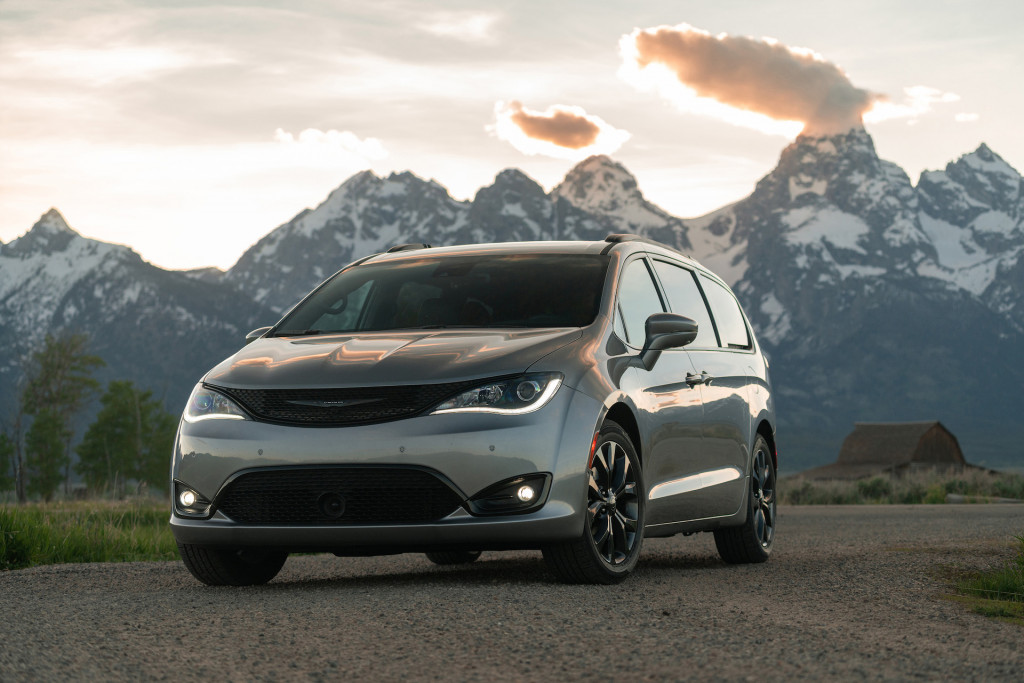 2020 Chrysler Pacifica Hybrid review, Toyota Supra history, fleet mpg updates: What's New @ The Car Connection lead image