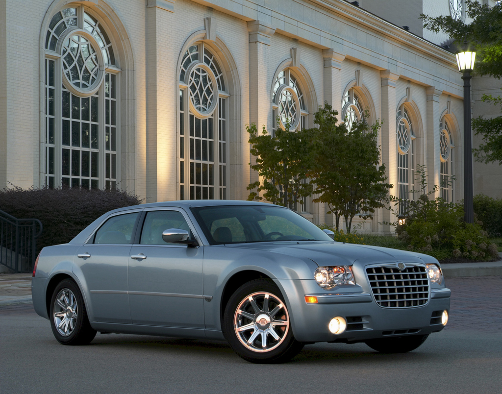 2009 Chrysler 300 Review Ratings Specs Prices And Photos