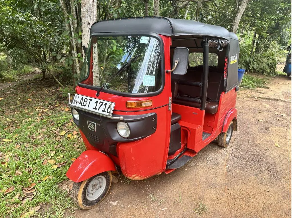 Driving a Tuk Tuk in Sri Lanka