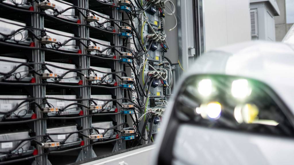 Energy storage system utilizing Porsche Taycan battery modules