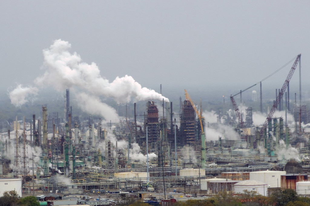 ExxonMobil oil refinery, Baton Rouge, Louisiana, by WClarke [CC BY-SA 4.0]