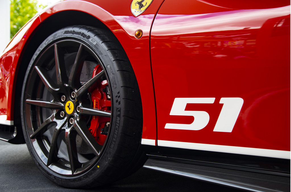 Ferrari 488 Pista fitted with carbon fiber wheels