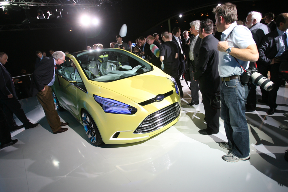 Geneva Motor Show: Ford iosis MAX Concept Looks So Cute When It's Angry