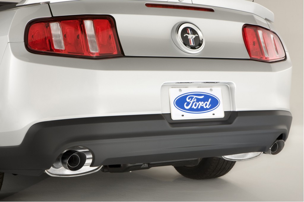 2011 Ford Mustang Gets New V-6: 305 HP, 30 MPG Highway 