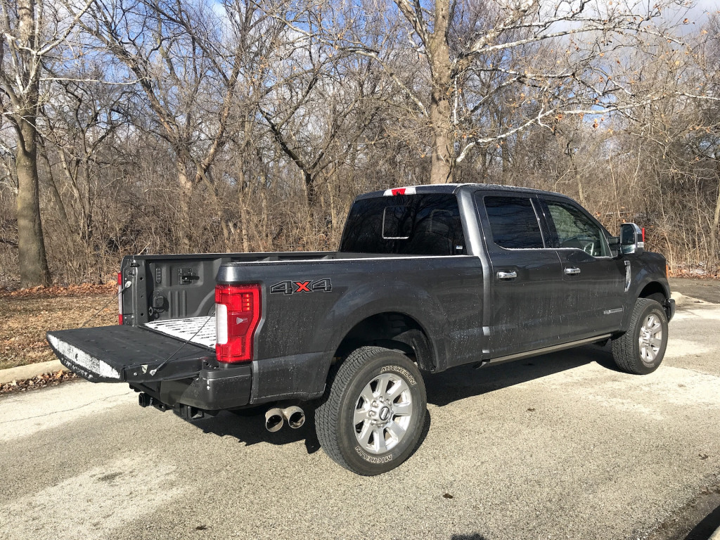 NHTSA investigating Ford F-series Super Duty tailgates for opening without warning lead image