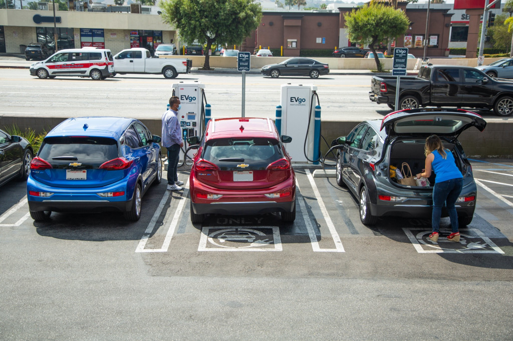 GM and EVgo are expanding the metro's fast-charging feature