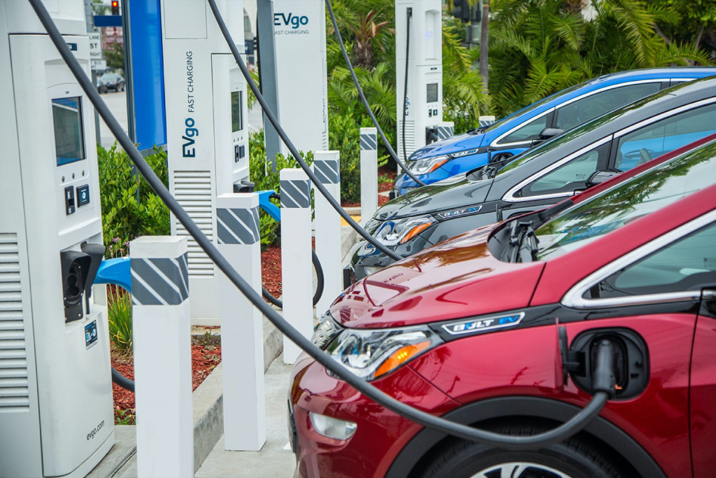 GM and EVgo extend fast charging for large metros