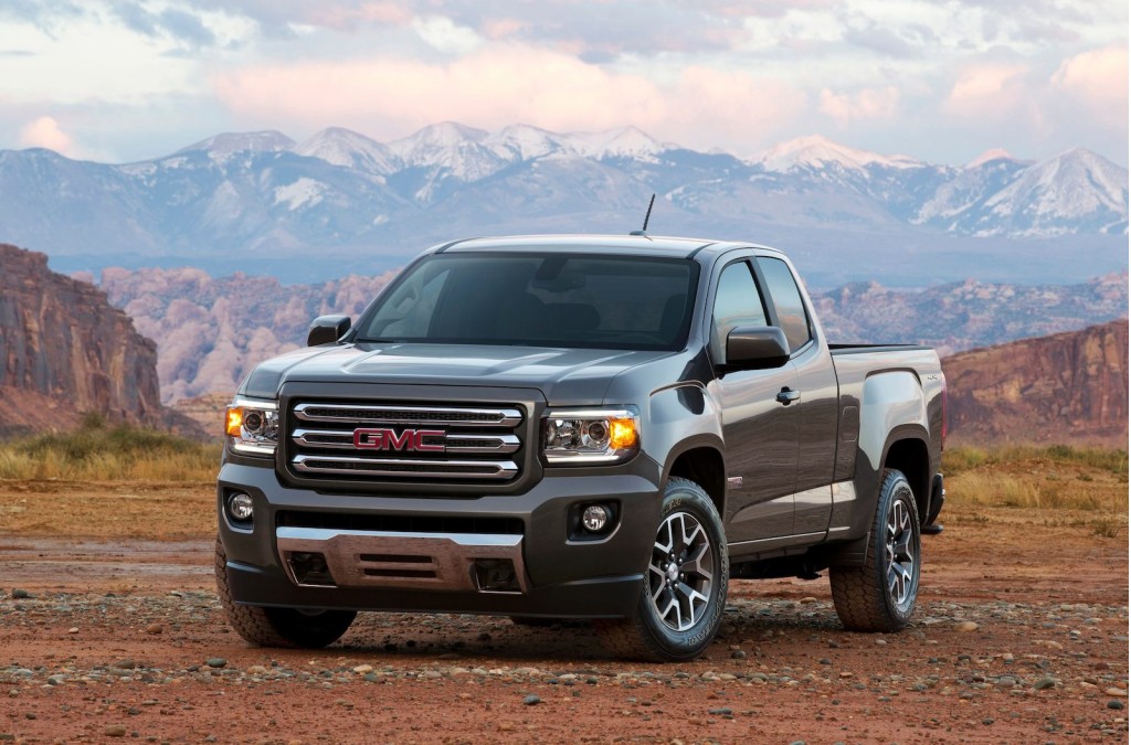 2015 GMC Canyon Flips Its Headrest For Car-Seat Safety lead image