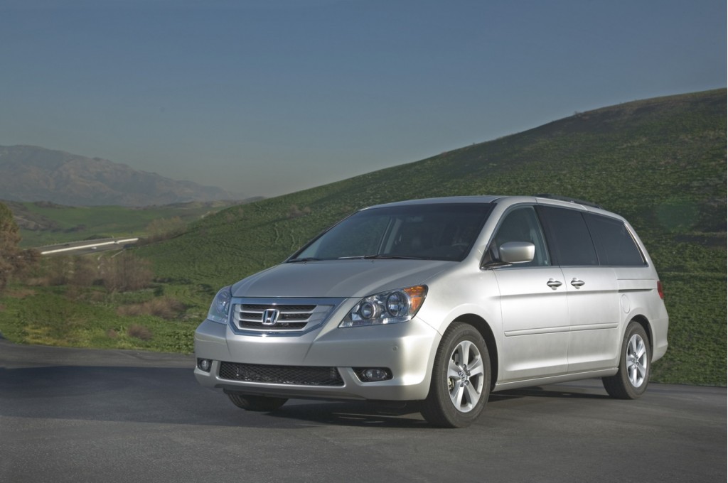 2010 Honda Odyssey: Lowest Cost To Insure Among Minivans lead image