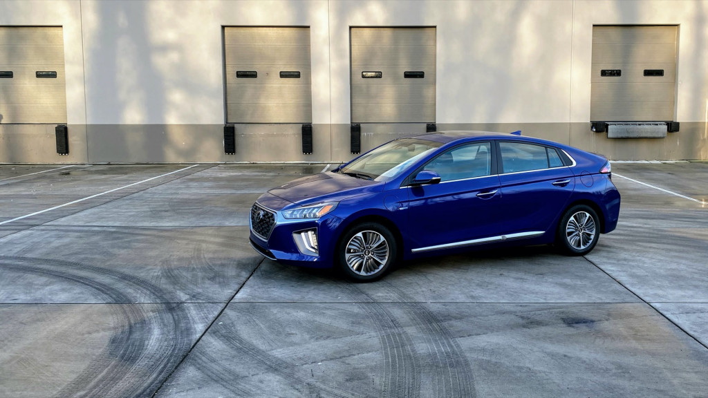 Darmen neutrale begaan Review update: 2021 Hyundai Ioniq Plug-In Hybrid wants to be in charge